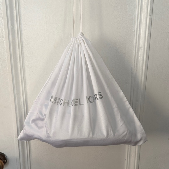 Michael Kors Black Crossbody bucket Bag - Picture 4 of 4